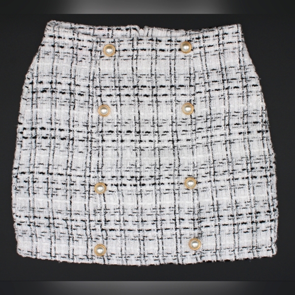 SHEIN Dresses & Skirts - Shein Black & White Mini Skirt – Size XS